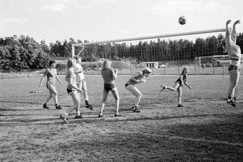 Fotbollsträning på Strandängen i juli 1979.