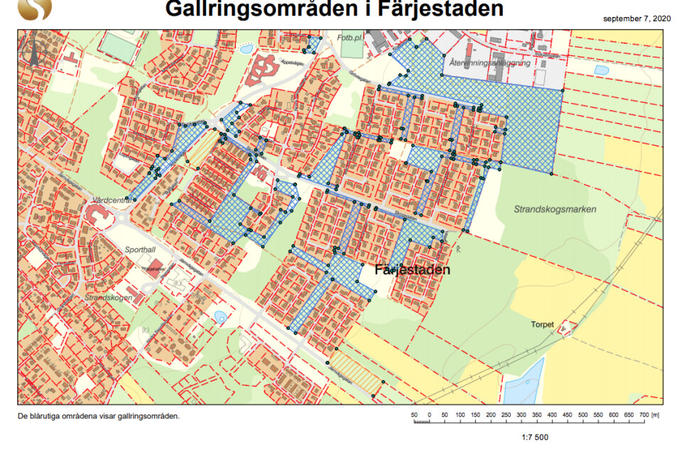 De blårutiga markeringarna visar områden som Mörbylånga kommun ska gallra i Färjestaden. Om allt går enligt planerna kommer detta arbete vara klart under vecka 44.