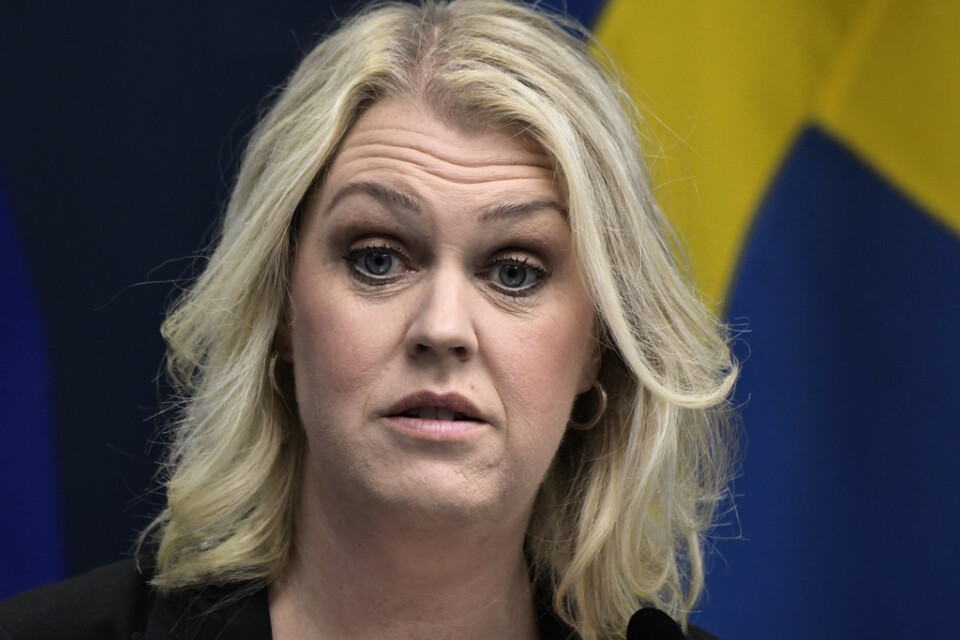 Flera talare kritiserade regeringen och socialministern Lena Hallengren (S) i riksdagsdebatten. Arkivbild.