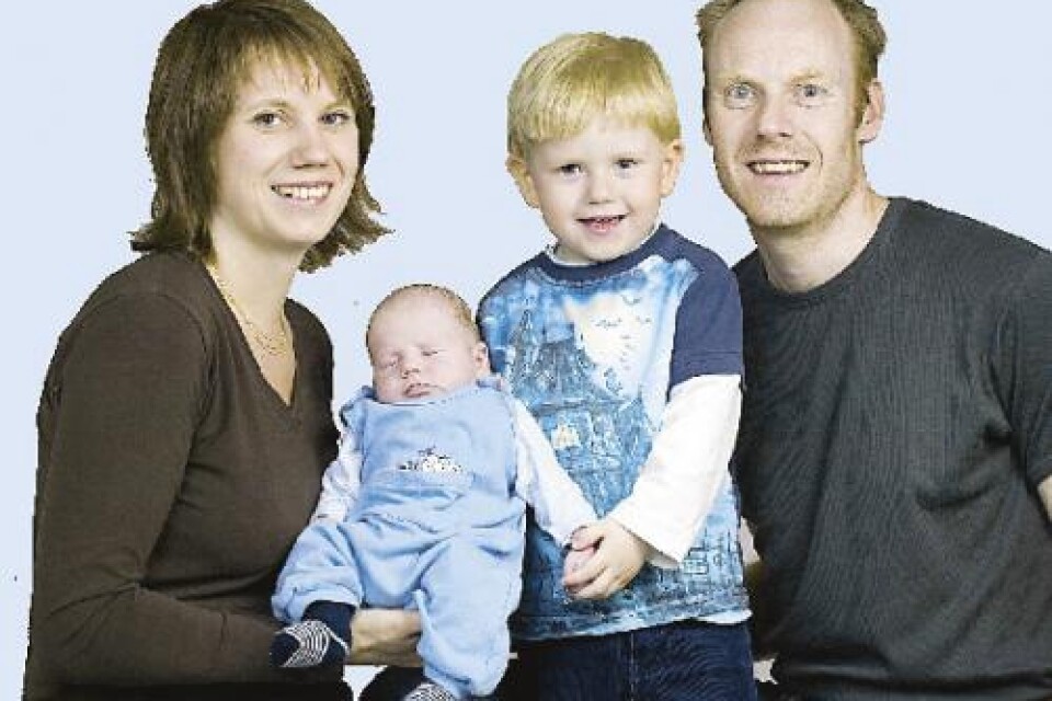 Jenny Anttonen och Ola Johansson, Växjö, fick den 12/5 sonen Isac. Vikt: 3165 g. Längd: 48 cm. Syskon är Adam 2 år.