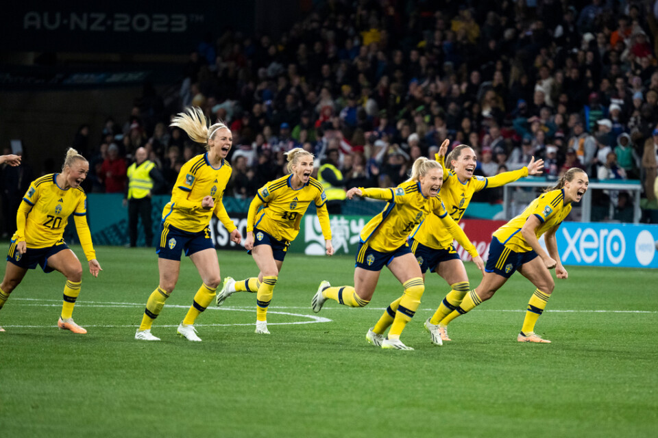 De svenska spelarna jublar efter att ha vunnit den avgörande straffläggningen i söndagens åttondelsfinal mellan Sverige och USA. Matchen var den mest sedda på tv under vecka 31. Arkivbild.