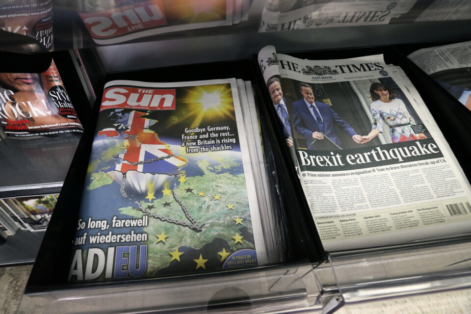 Jubel på brittiska tidningssidor efter folkomröstningen 2016. "Ett nytt Storbritannien reser sig från bojorna", skriver starkt brexitvänliga The Sun. Arkivfoto.