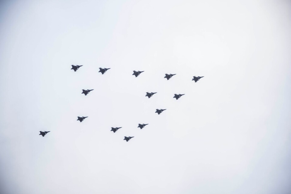 14 Jas 39 Gripenplan från F 17 ingick i årets  julgransflygning.