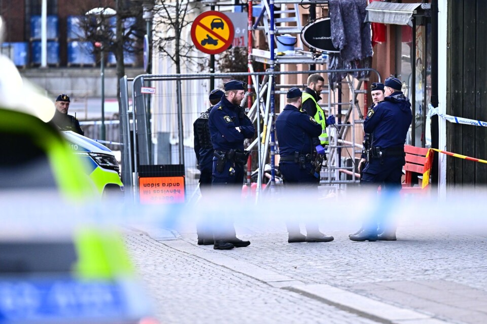 "Det är inte Kalmar eller Växjö kommuns fel att det bara i Polisregion syd varit 44 skjutningar hittills i år. Det ansvaret åligger regeringen och Socialdemokraterna.”