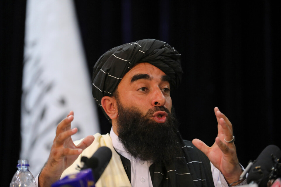 Zabihullah Mujahid. Bilden är från en tidigare presskonferens i Kabul.