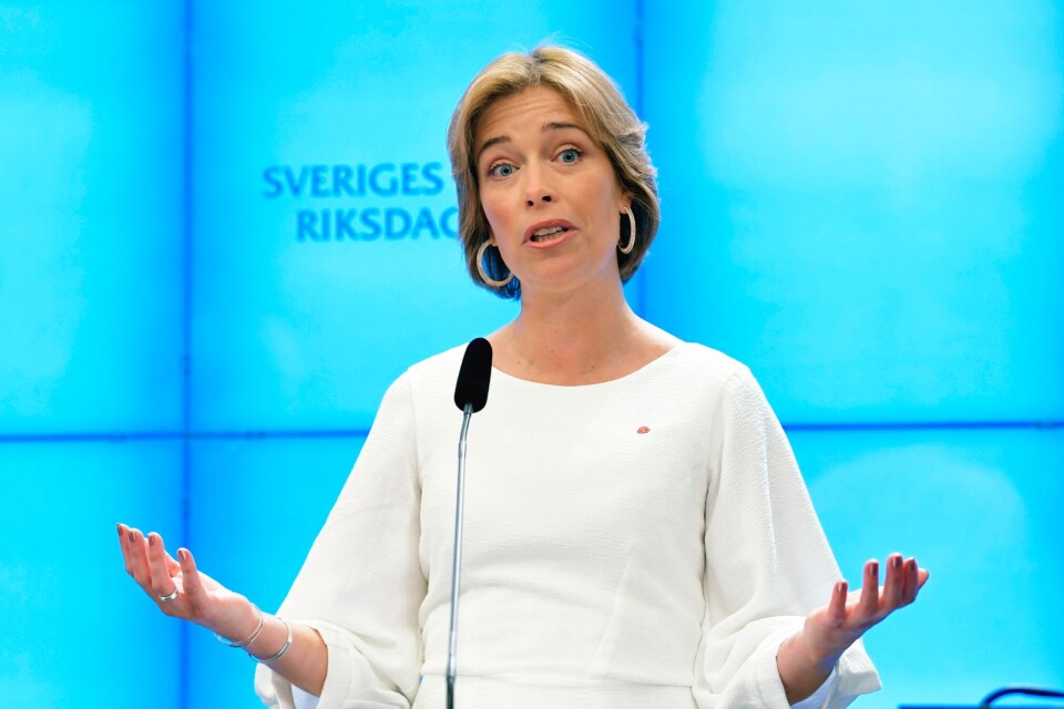 Socialförsäkringsminister Annika Strandhäll (S)  presenterar förslag för ökad jämställdhet i EU under en presscenter i riksdagen.