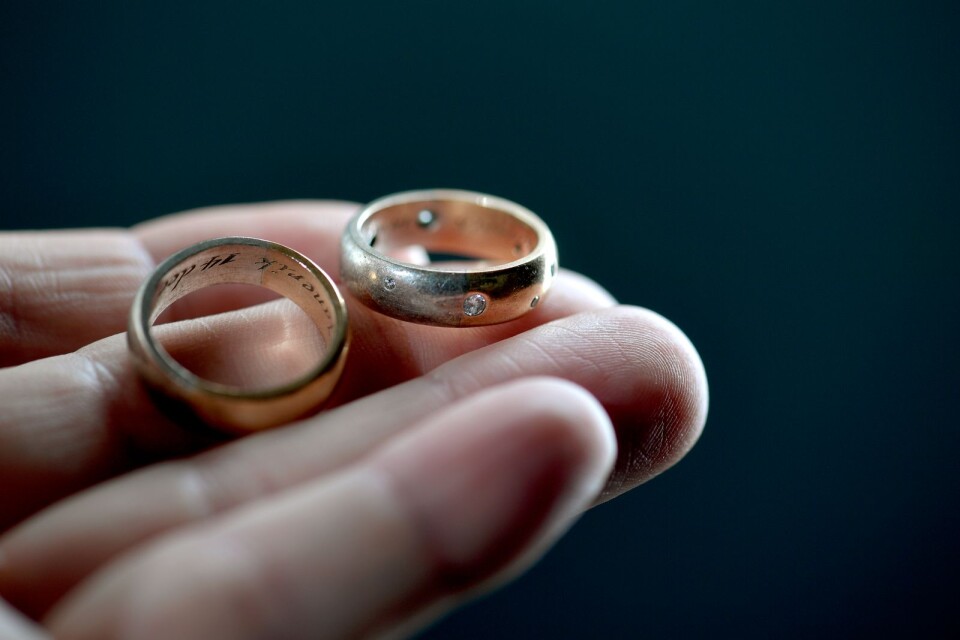 En kvinna i 90-årsåldern saknar två ringar efter att ha varit inlagd på lasarettet i Ystad. Arkivbild.