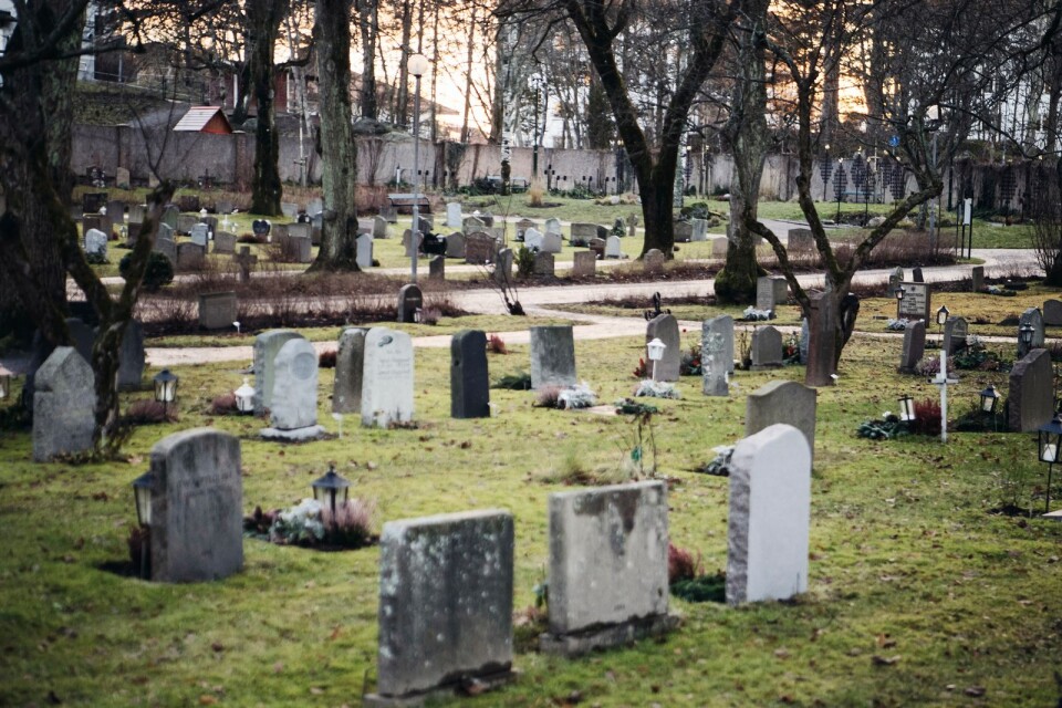 En kyrkogård i Sverige. Att skriva testamente blir allt viktigare.