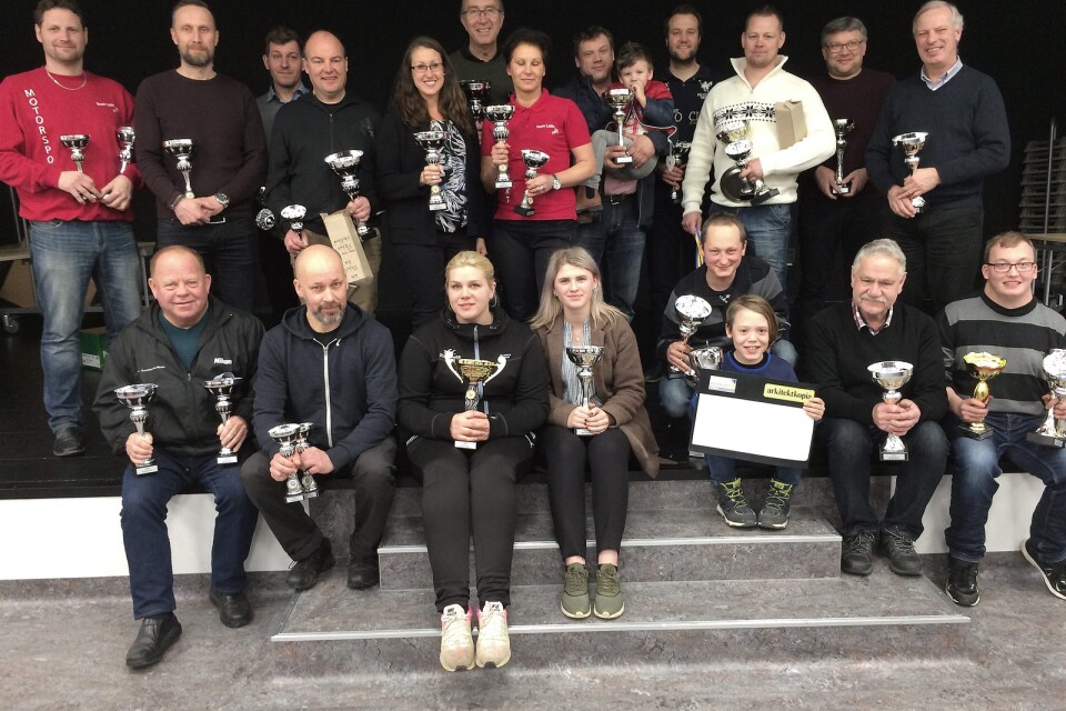 Under årsmötet hos hässleholms Motorklubb fick många av klubbens aktiva medlemmar ta emot priser.Foto: privat
