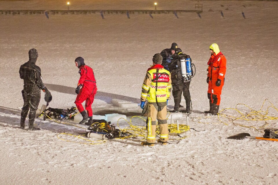 I slutet av förra veckan tränade räddningstjänsten på isdykning vid Varvsholmen.