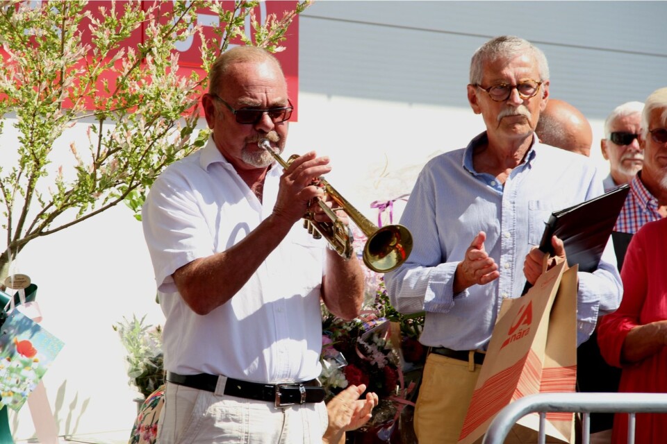 Mats Grimm spelade fanfar på trumpet när bandet klipptes.