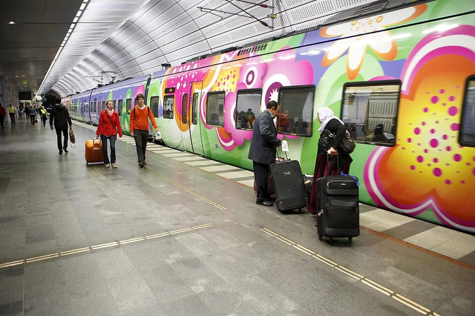 Ska vi bryta med flygresandet måste det bli enklare och bekvämare att ta tåget i stället. Bild från tågstationen Triangeln i Malmö. Foto: Drago Prvulovic/TT