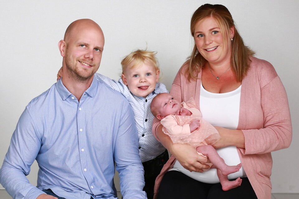 Emelie Johansson och Dan Bertilsson, Köpingsvik, fick den 20 september en dotter som heter Lilly. Vikt 3090 g, längd 51 cm. Syskon: Olle.