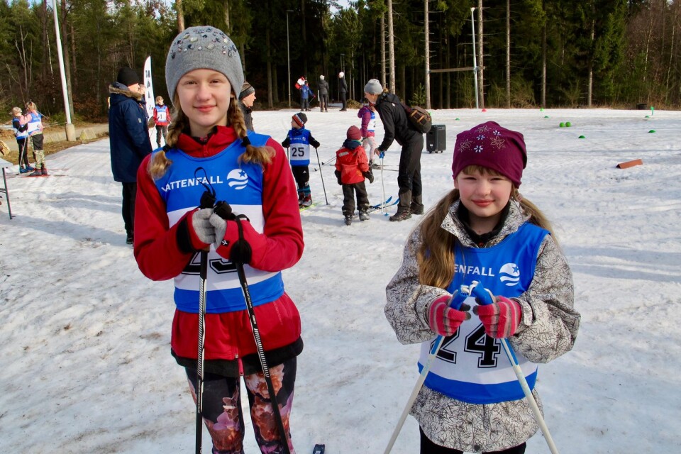 Det blev första skidtävlingen för Lovisa Nilsson och Ellie Nilsson.
