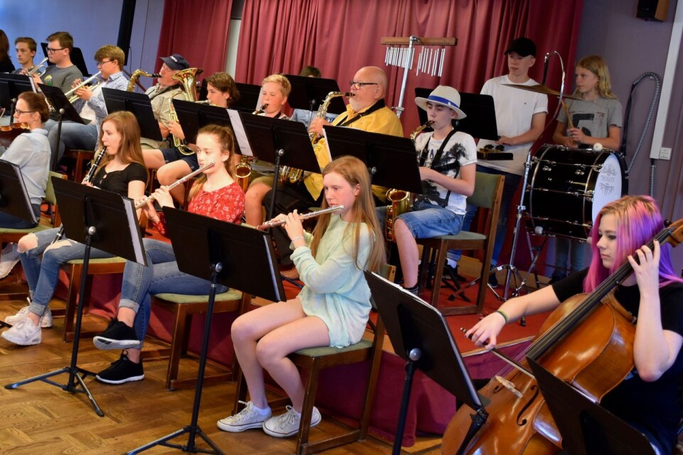 Kommunala musikskolans stråk- och blåsorkester bjuder på ett klurigt musik-kryss.