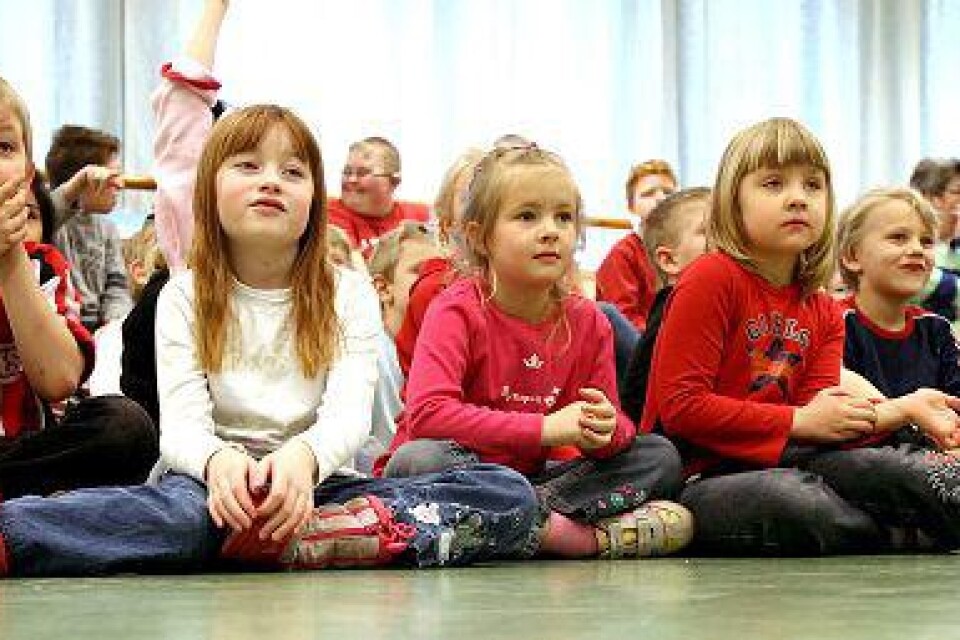 Enligt många av förskolebarnen i publiken var artisterna - de flesta åtta år - mycket, mycket äldre. Bild: Claes Nyberg
