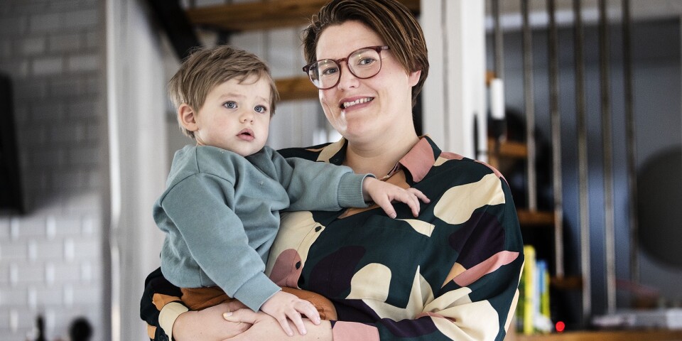 ”När man själv har upplevt en typ av förlossningsdepression kände jag att det är ett viktigt ämne som ofta sopas under mattan, man är inte riktigt förberedd på det,” säger Pernilla Tulldahl. I dag värdesätter hon den tid hon får med Elliot.