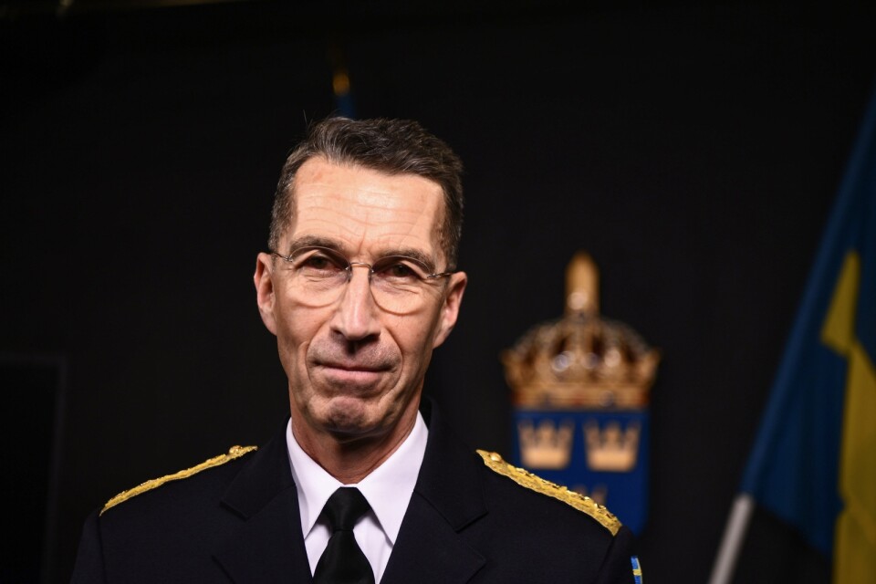 Överbefälhavare Micael Bydéns råd till regeringen är att gå in i de slutliga förhandlingarna om Natomedlemskap utan några förbehåll. Det vantolkades som att ÖB och Försvarsmakten vill planera för kärnvapen på svensk mark.