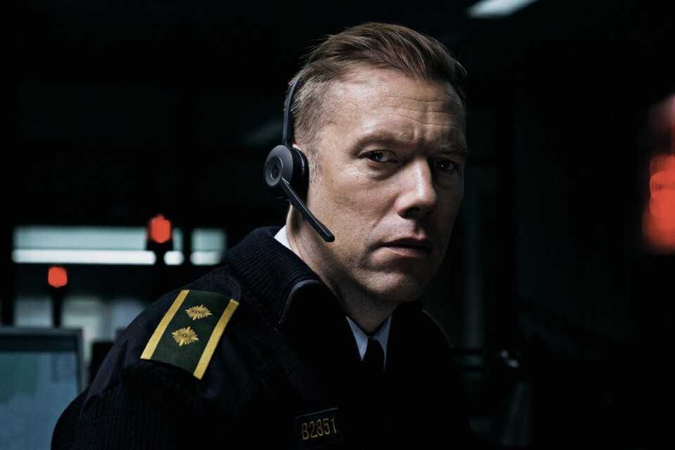 Jakob Cedergren spelar huvudrollen i den danska filmen ”Den skyldige” – en polis som får ta emot ett larmsamtal från en kidnappad kvinna.
