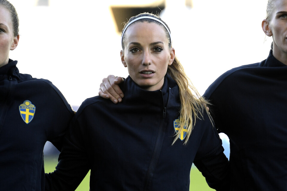 Kosovare Asllani har spelat Algarve Cup elva gånger och hade gärna sett att Sverige testar någon av de konkurrerande landslagsturneringarna.