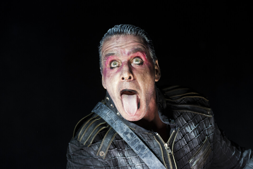 Rammsteins sångare Till Lindemann är inte smittad av coronaviruset, trots uppgifter som påstår motsatsen, hälsar bandet. Arkivbild.