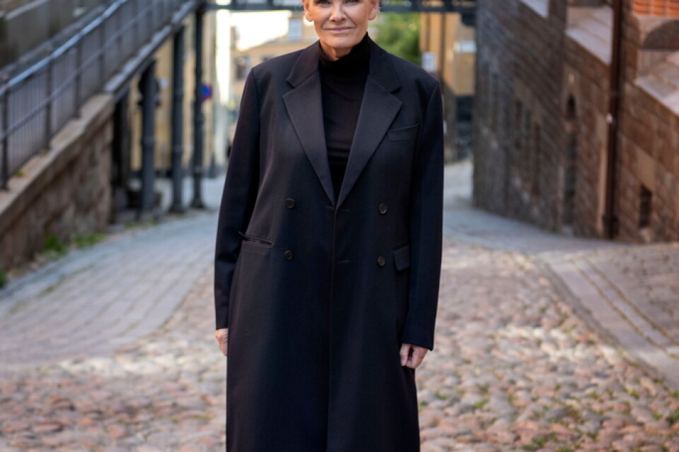 Eva Dahlgren är aktuell med första delen av sina memoarer och en höstturné.