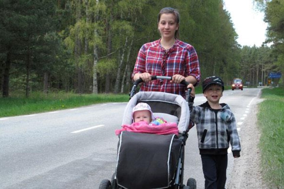 Linda Persson från Svansjö sommarby tycker att en gång- och cykelväg längs Ilstorpsvägen vore bra.