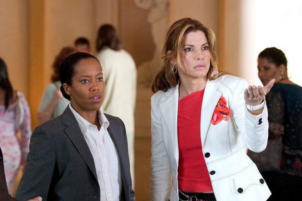 Miss Lyckad. Regina King och Sandra Bullock i meningslösa "Miss Secret agent 2". bild: Sandrew Metronome
