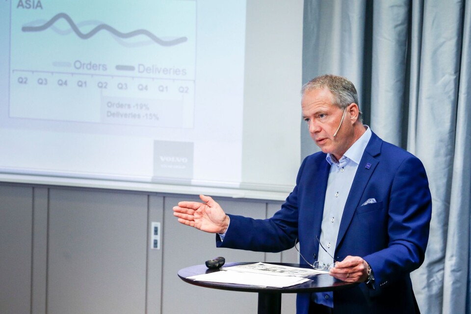 Martin Lundstedt, vd, presenterar lastbilstillverkaren Volvos delårsrapport i Stockholm på torsdagen.