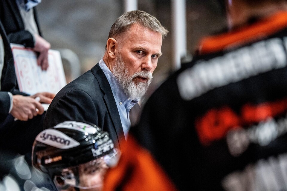 Tränaren Mats Lusth får ställa in sig på att coacha i hockeyettan den kommande säsongen.