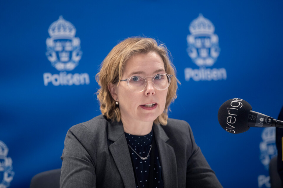 Vice chefsåklagare Karin Everitt vid en presskonferens i Sundsvall efter det stora tillslaget.