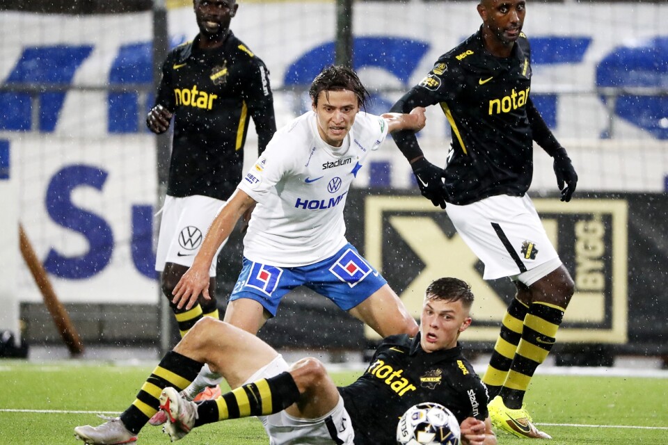 IFK Norrköpings Simon Thern dömer ut de svenska domarna.