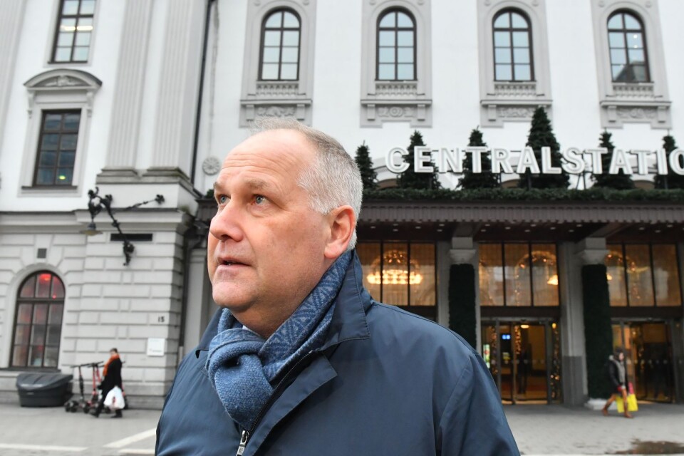 December 2019. Vänsterpartiets ledare Jonas Sjöstedt uppmanar Stefan Löfven att samtala med honom om hur Arbetsförmedlingen ska förändras.