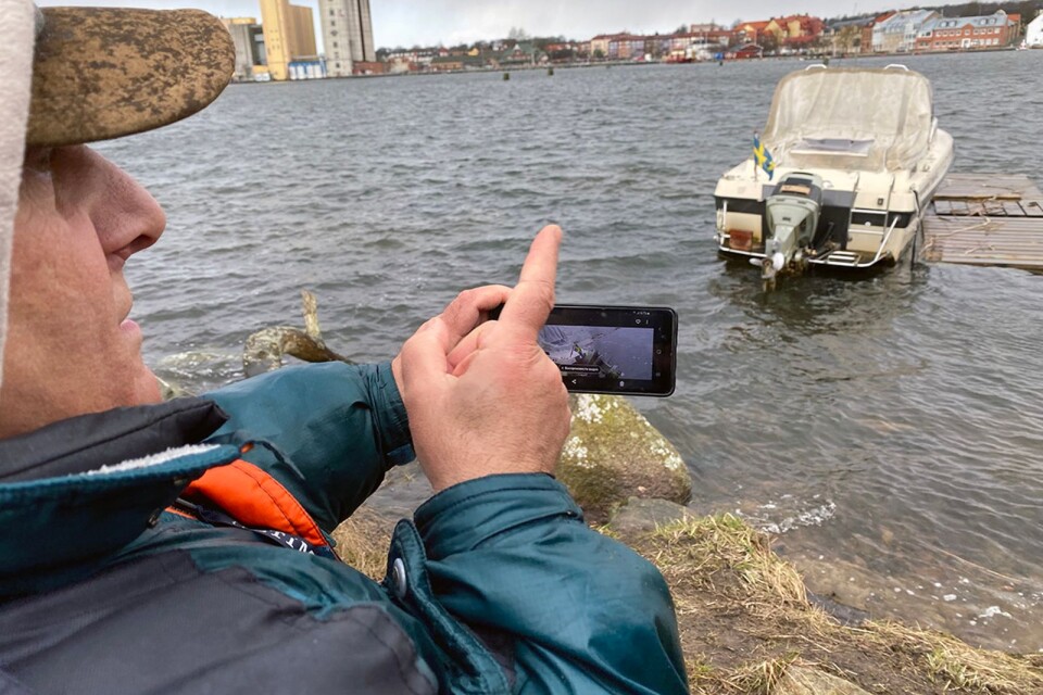 En dansk turist som kommit till Sverige fick ett oväntat besök när han stod och fiskade på Kaninholmen.