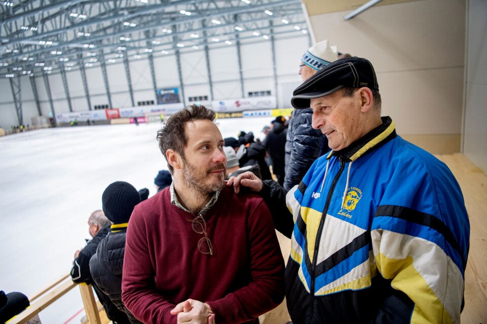 Kvällspressen har hittat till Åby. Aftonbladets läsvärde krönikör Marcus Leifby träffade Åbyveteranen Tore Hansson, 330 matcher i föreningen.