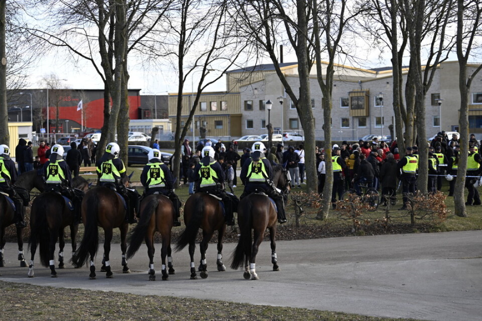 En 17-årig pojke döms för våldsamt upplopp den 3 april i Landskrona, men frias från anklagelsen om samma brott under påskhelgen i samma stad. Arkivbild.