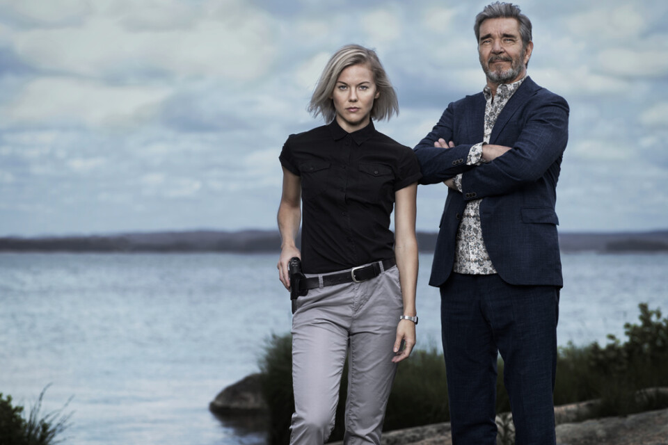 Agnes Lindström Bolmgren och Kjell Bergqvist i tv-serien "Bäckström".