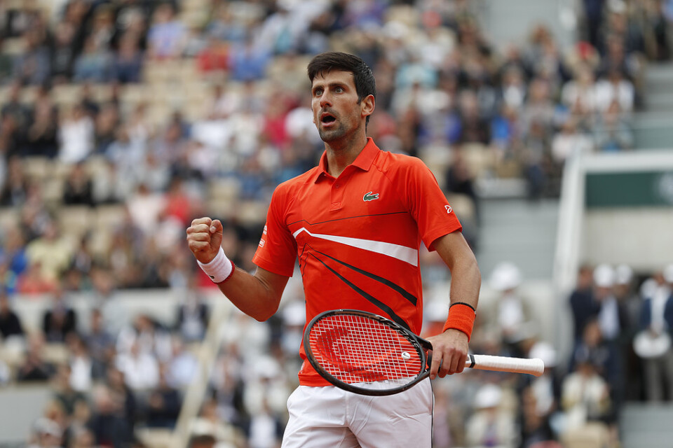 Novak Djokovic kunde knyta näven efter segern mot Henri Laaksonen i Franska mästerskapen i Paris.