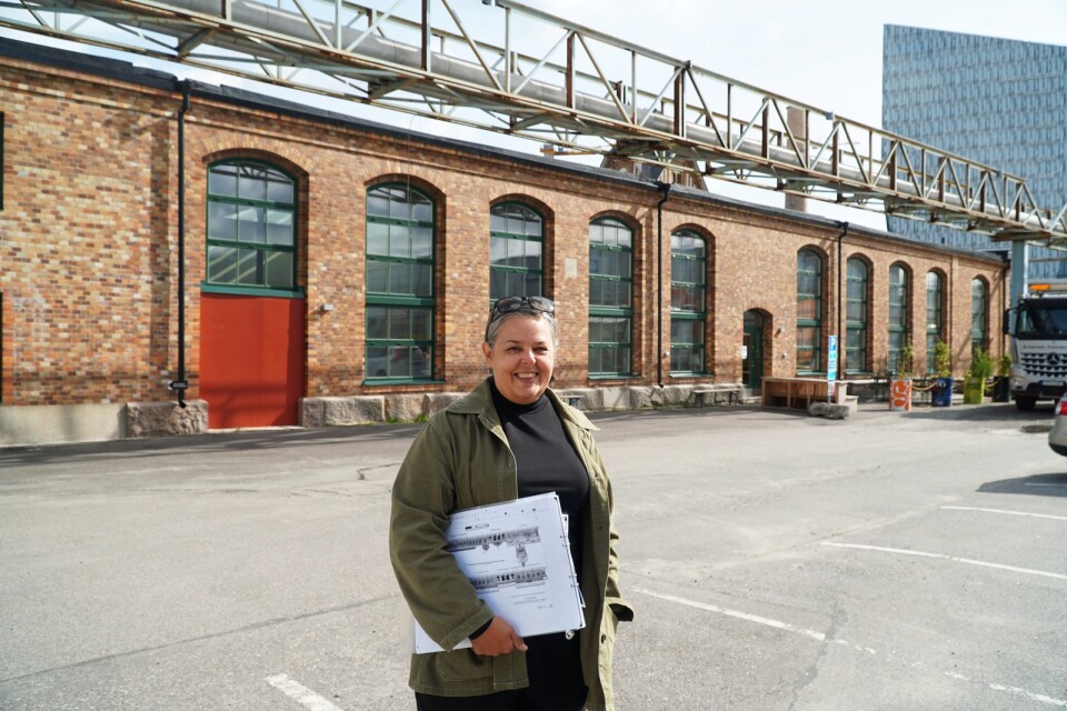 Arkitekten Jenny Ström Hansson från Bollebygd arbetar med omvandlingen av Slakthuset i Gamlestaden i Göteborg. Mikrobryggeriet Spike Brewery ligger i en av de först färdiga byggnaderna. Kanalen med rör har fått vara kvar framför byggnaden, eftersom den passar in i den industriella känslan. Röd port signalerar varuintag medan gröna fönster och dörrar tillhör publika områden.