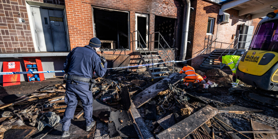En brandskadad gasledning tas omhand efter en brand i ett bageri på Norbergsgatan i Malmö efter en anlagd brand. Arkivbild.