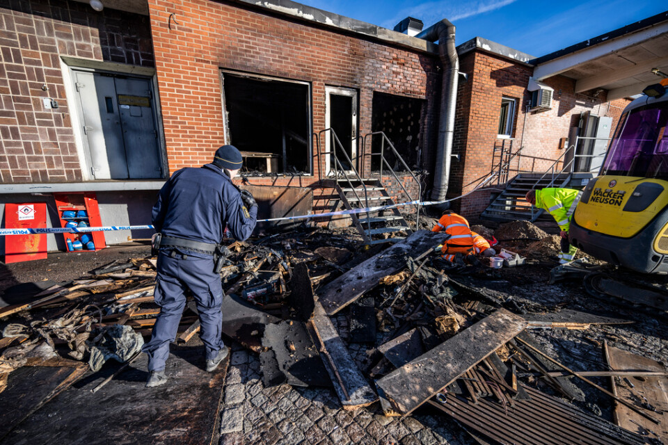 En brandskadad gasledning tas omhand efter en brand i ett bageri på Norbergsgatan i Malmö efter en anlagd brand. Arkivbild.