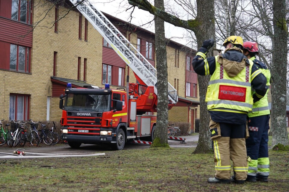 Räddningstjänsten på plats vid flerfamiljshuset på Furutåvägen i Växjö.