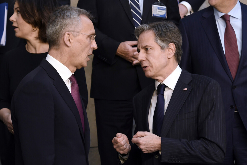 Natos generalsekreterare Jens Stoltenberg tillsammans med USA:s utrikesminister Antony Blinken vid fredagens utrikesministermöte i Bryssel.