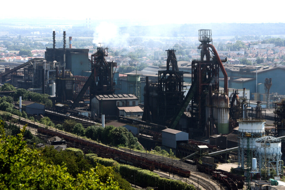 Arcelor Mittal, världsledande ståltillverkare, levererar en kvartalsrapport med både positiva och negativa överraskningar. Arkivbild