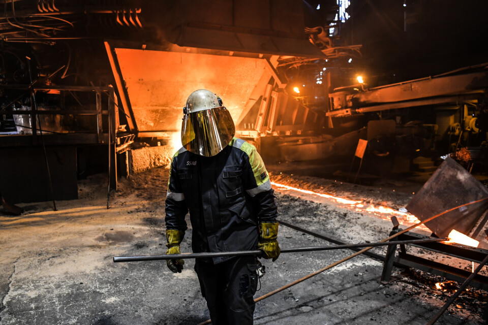 En arbetare på SSAB:s stålverk i Oxelösund. Genrebild.