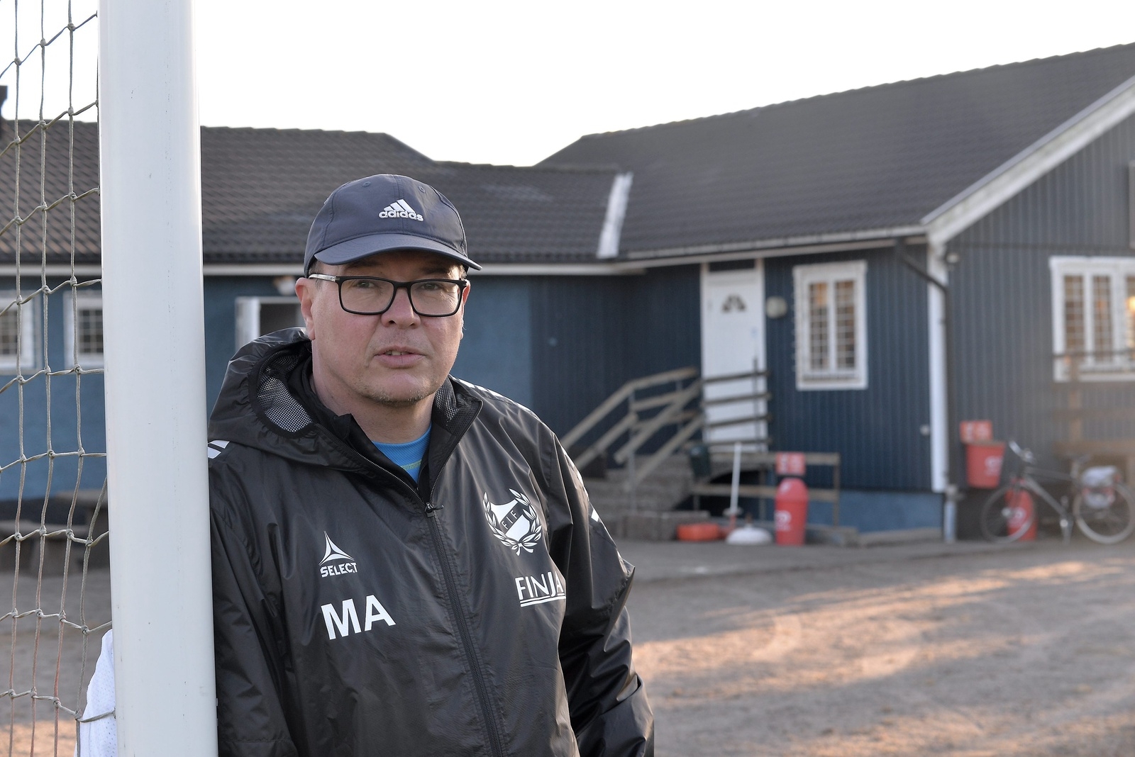 Magnus Andersson har varit med och byggt tillbyggnaden på klubbhuset i Finja. Foto: Robert Rolf