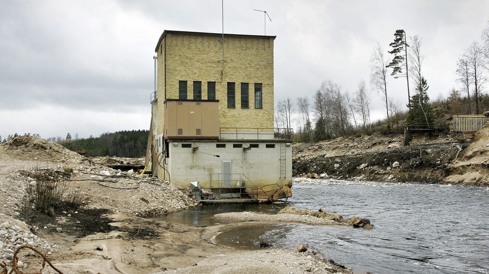 Obekräftade uppgifter gör gällande att företaget Watten i Sverige AB vill återuppbygga damm och kraftverk som raserades efter dammraset i Hästberga år 2010.Arkivbild