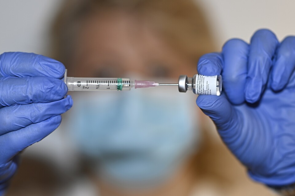 Nu kan viss vårdpersonal vaccineras mot covid-19, tidigare än väntat. Arkivbild.