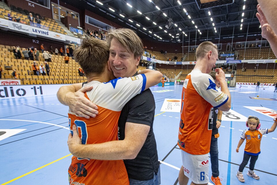 Trainer Jonas Wille hugs Albin Selin after the first win of the season.