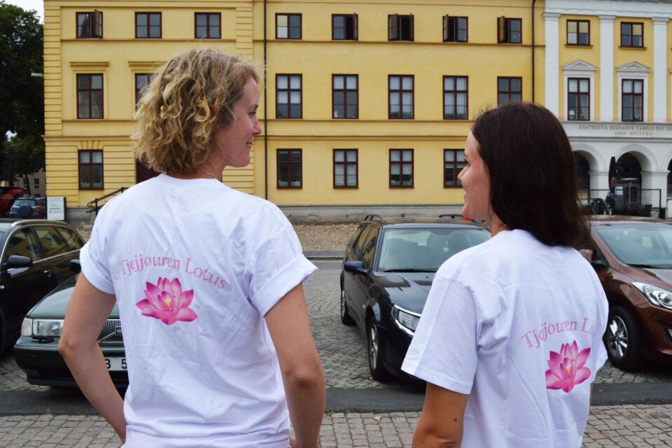 Ewa Jönsson, till vänster, är en av volontärerna på tjejjouren Lotus i Kristianstad. Den 30 maj deltar de i den nationella kampanjen 40 kilometer för 40 miljarder för att uppmärksamma kostnaderna för mäns våld mot kvinnor.